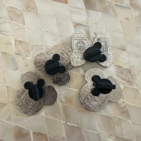 Authentic Disney Trading Pins - Picture 2 of 2